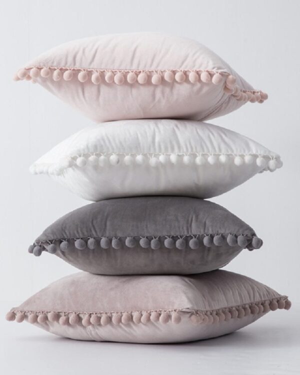 Funda Velvet con Pompones