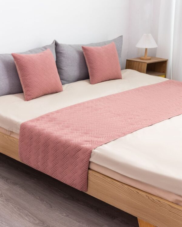 Piecera Plush Trenzada Palo Rosa + 2 fundas de Cojines