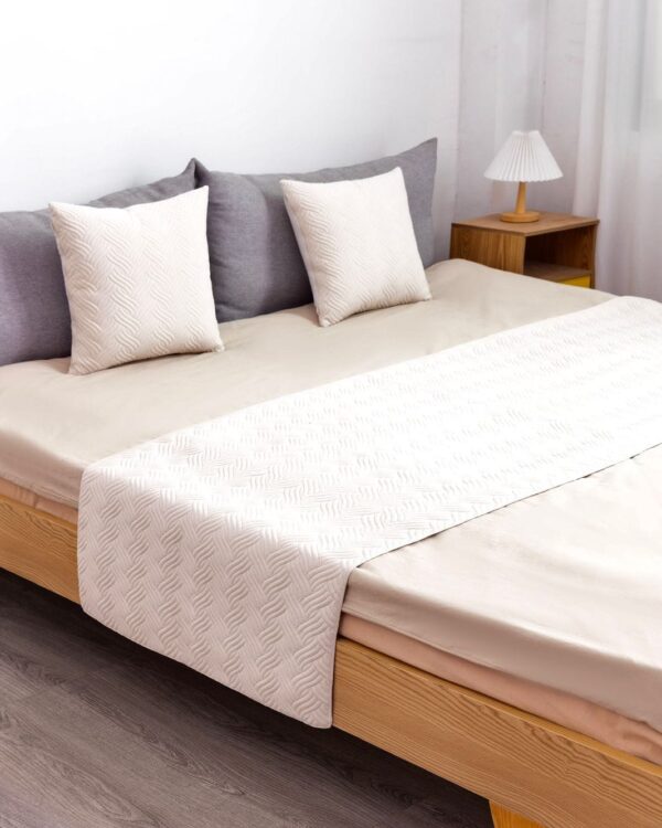 Piecera Plush Trenzada Blanco Invierno + 2 fundas de Cojines