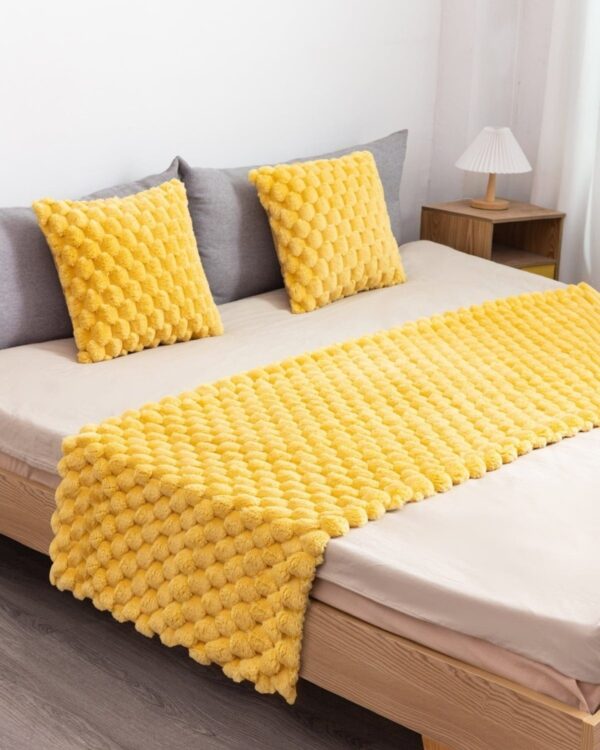 Piecera con diseño Amarillo + 2 Fundas de Cojines
