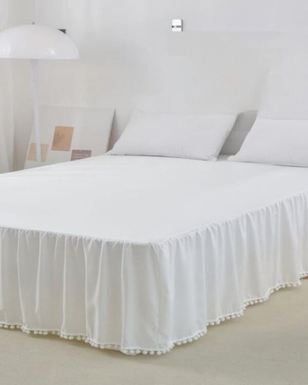 Faldón Blanco Con Pompones