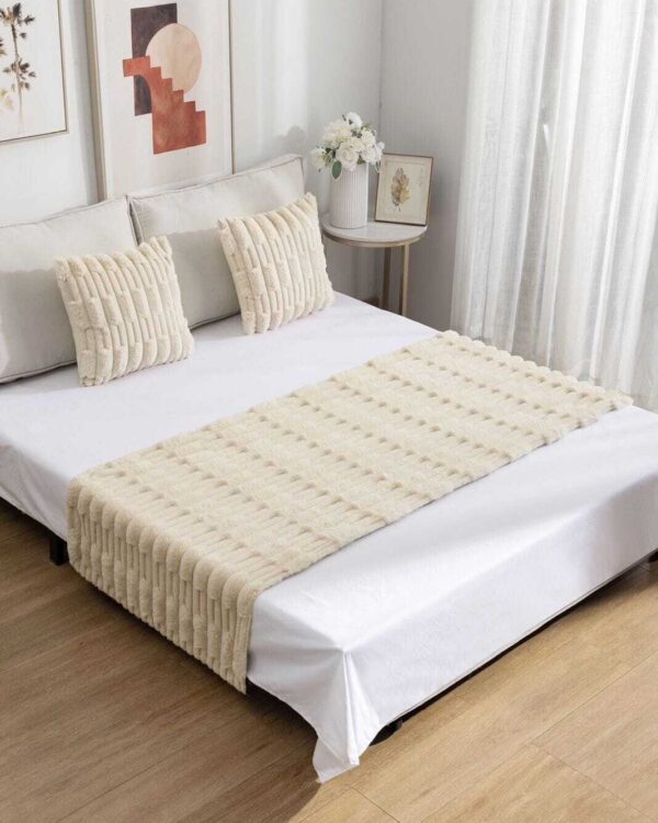 Piecera con Textura Beige + 2 Fundas de Cojines