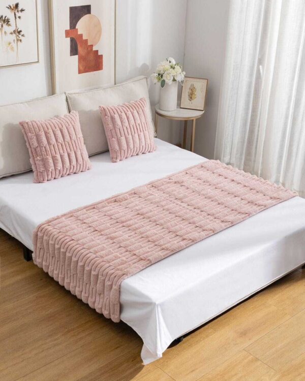 Piecera con Textura Rosa + 2 Fundas de Cojines