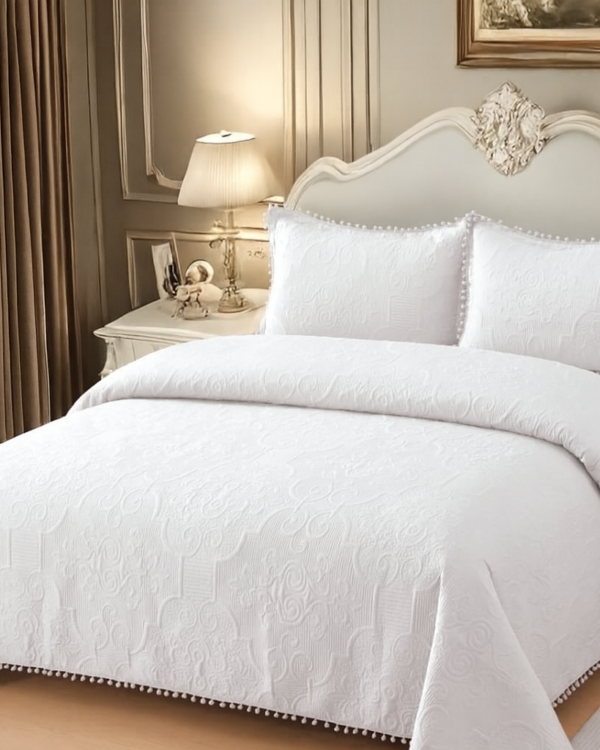 Cubrecama Quilt Blanco con Pompones