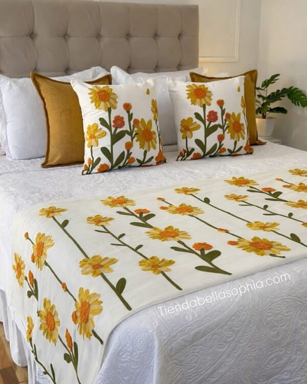 Combinación Piecera Bordada con Flores naranjas