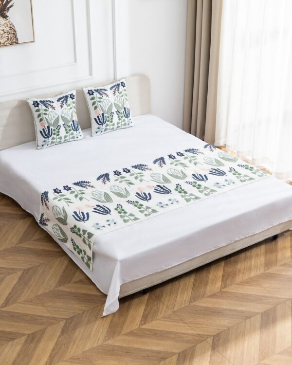 Piecera Bordada con 2 Fundas de Cojines Bordados