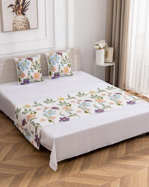 Piecera Bordada con 2 Fundas de Cojines Bordados